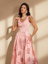 Vestido Midi Nawra Rosa Sem Mangas Bordado com Recortes – Leveza e Sofisticação para Dias Especiais