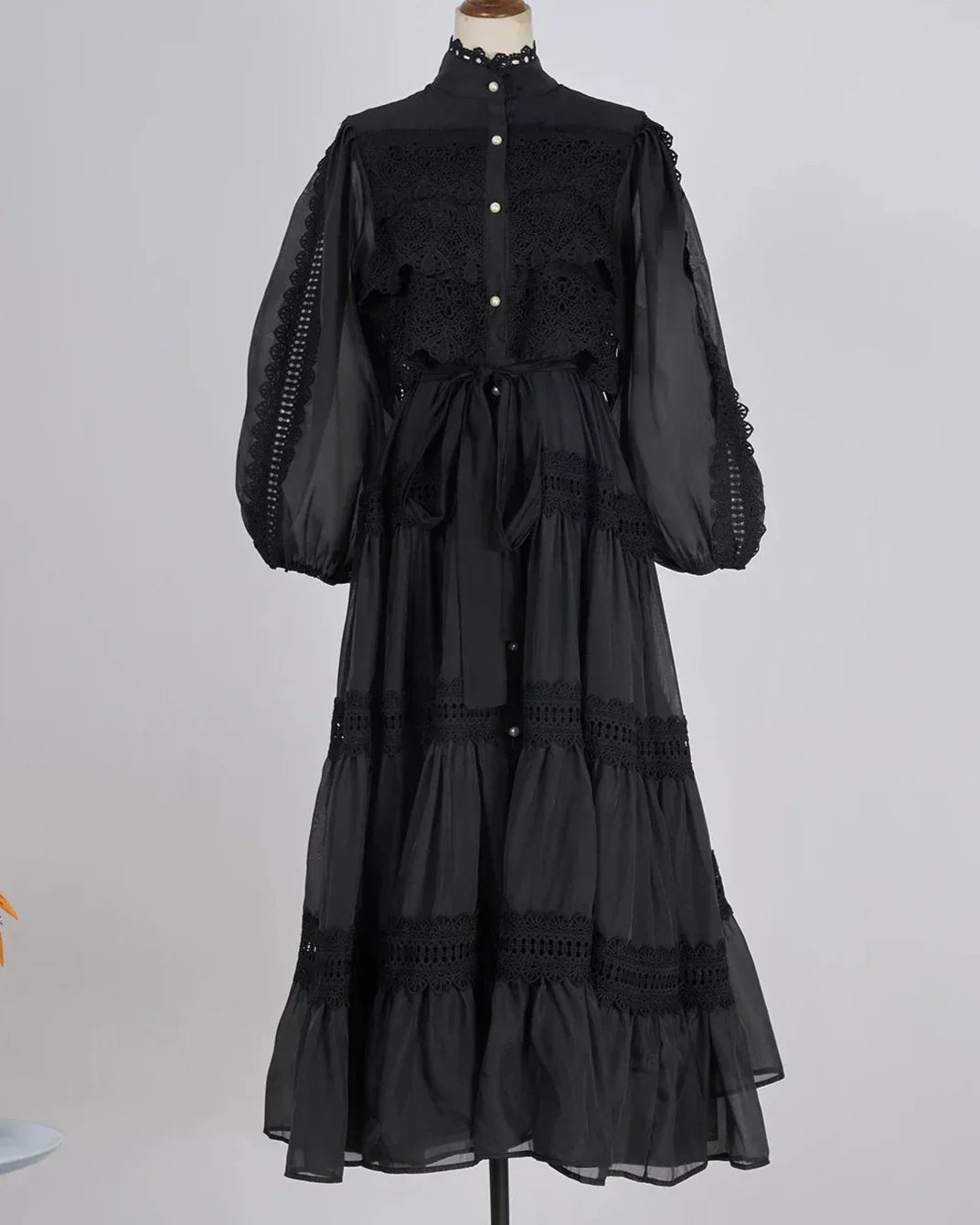 Vestido Lumière – Edição Exclusiva com Renda Bordada