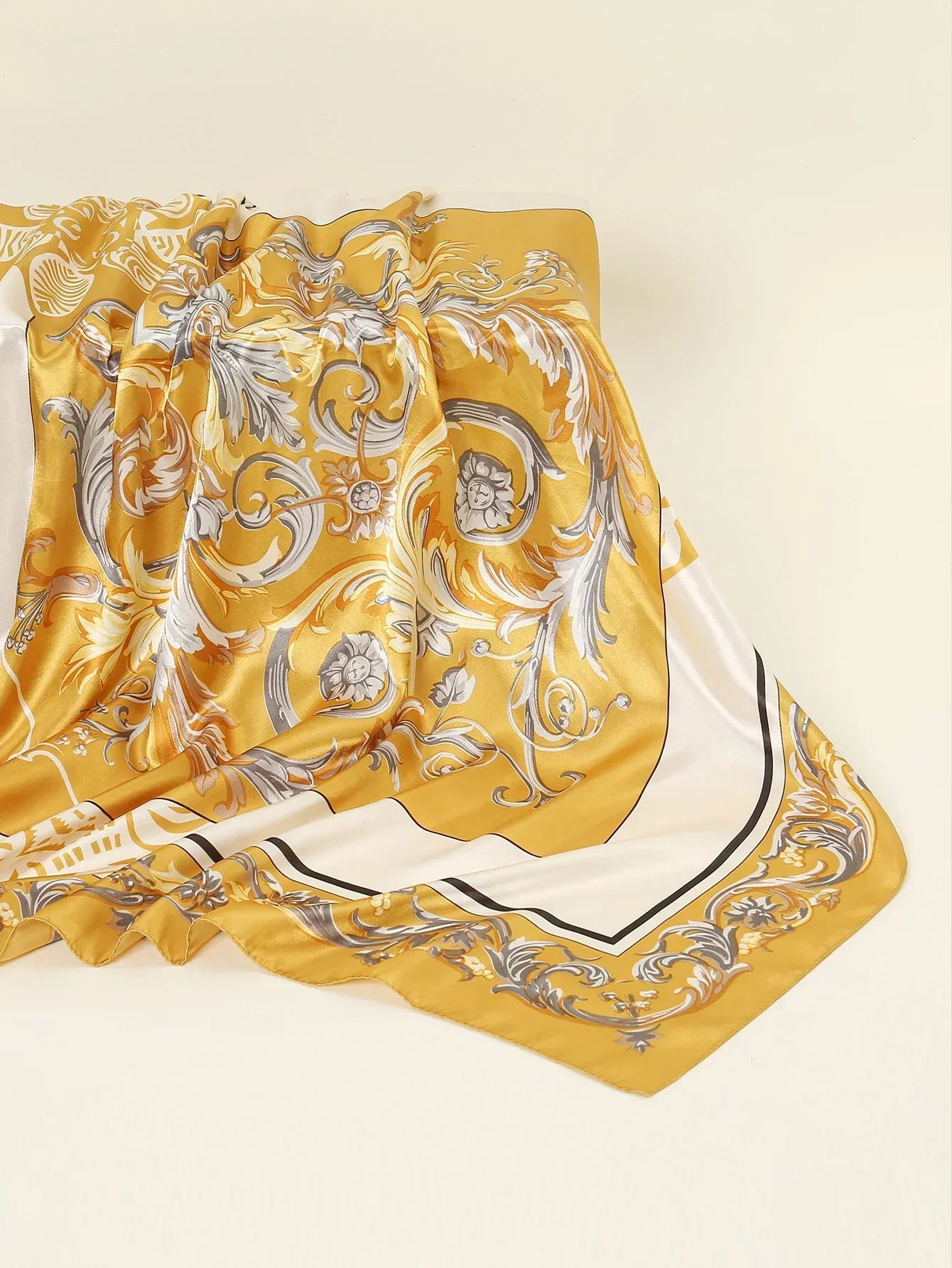 Lenço de Cetim com Estampa Dolce - Toque de Elegância e Charme