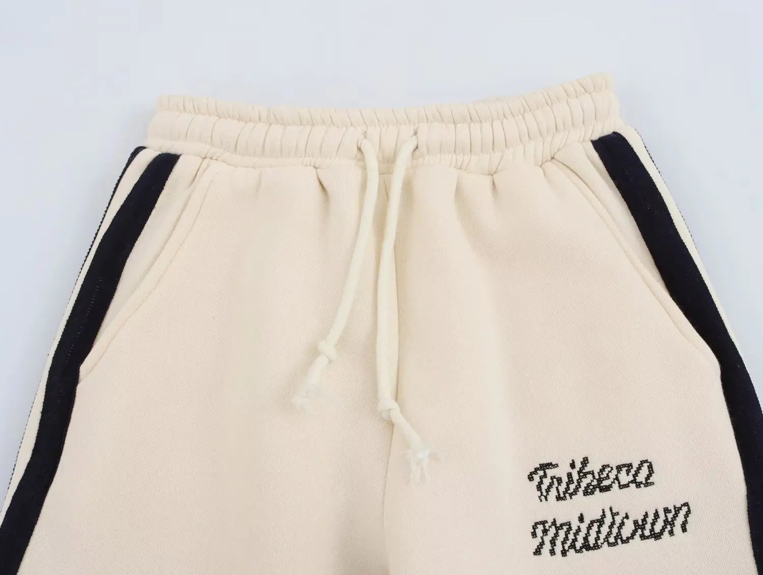 Conjunto Jogger Feminino Forrado em Lã – Bordado, Ajuste Solto e Design Térmico