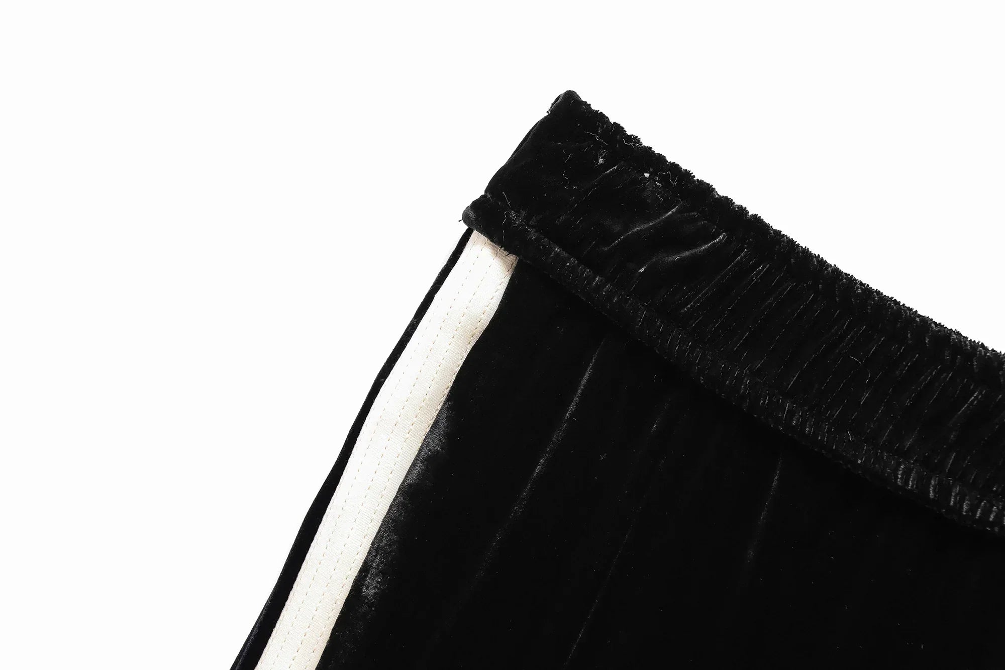 Conjunto em Veludo com Camisa de Manga Longa e Calça – Design Elegante com Detalhes Laterais