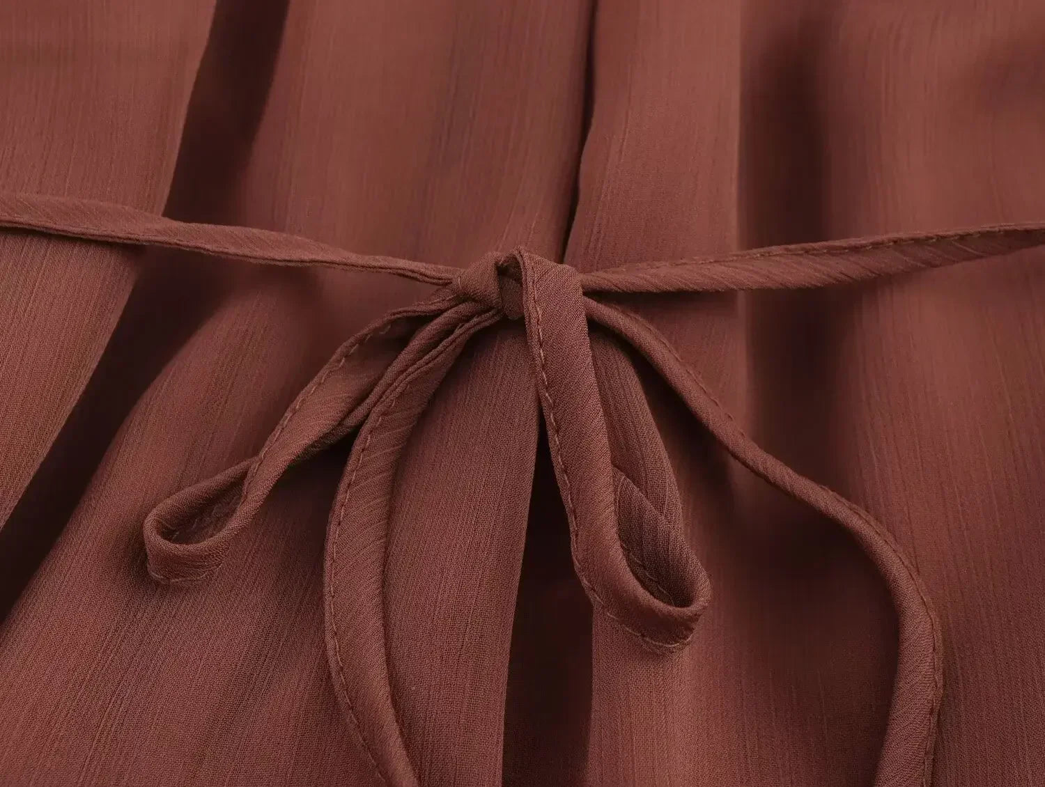 Vestido Elegante com Babados – Manga Longa, Alças Ajustáveis e Bainha Irregular