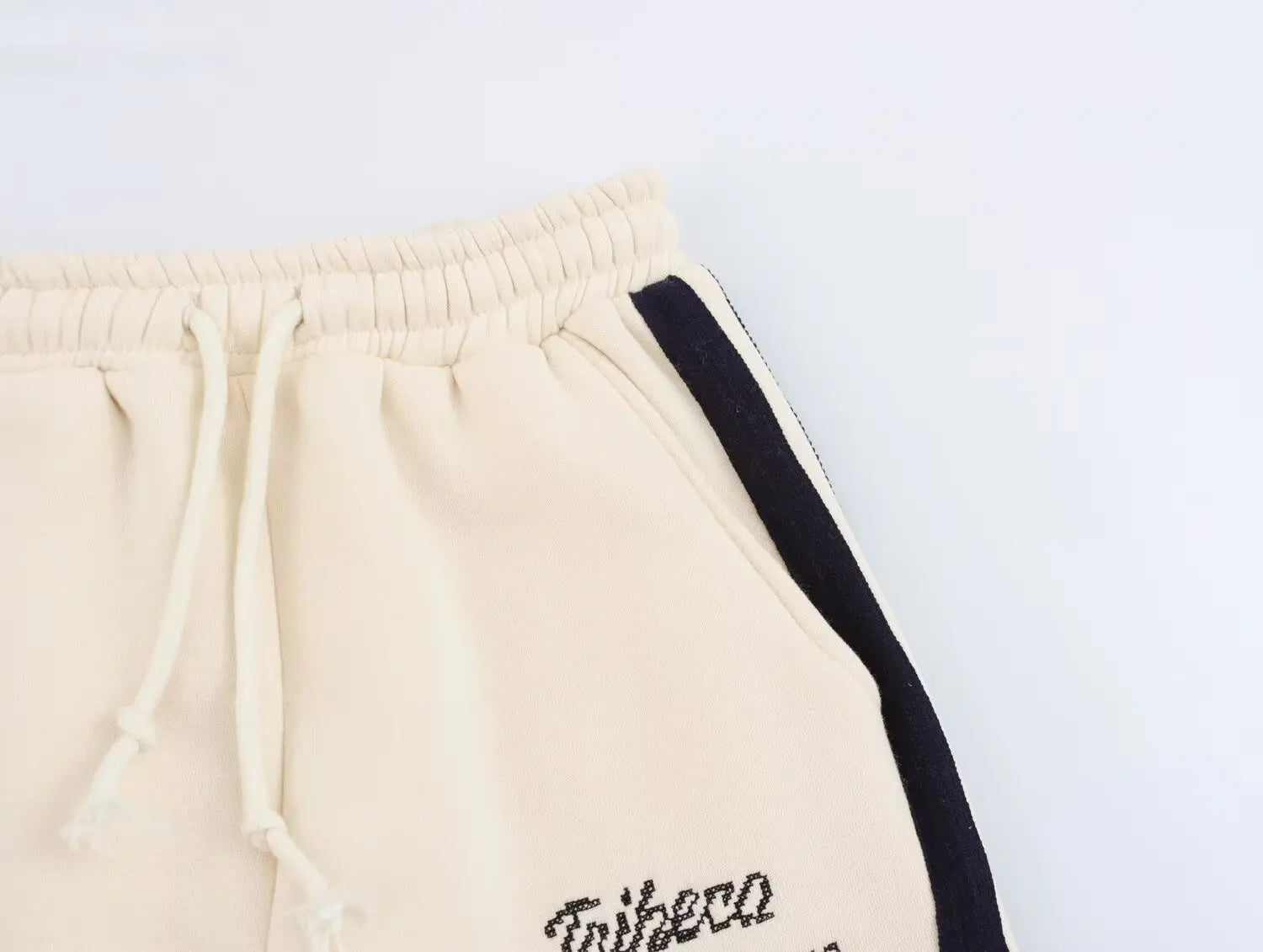 Conjunto Jogger Feminino Forrado em Lã – Bordado, Ajuste Solto e Design Térmico