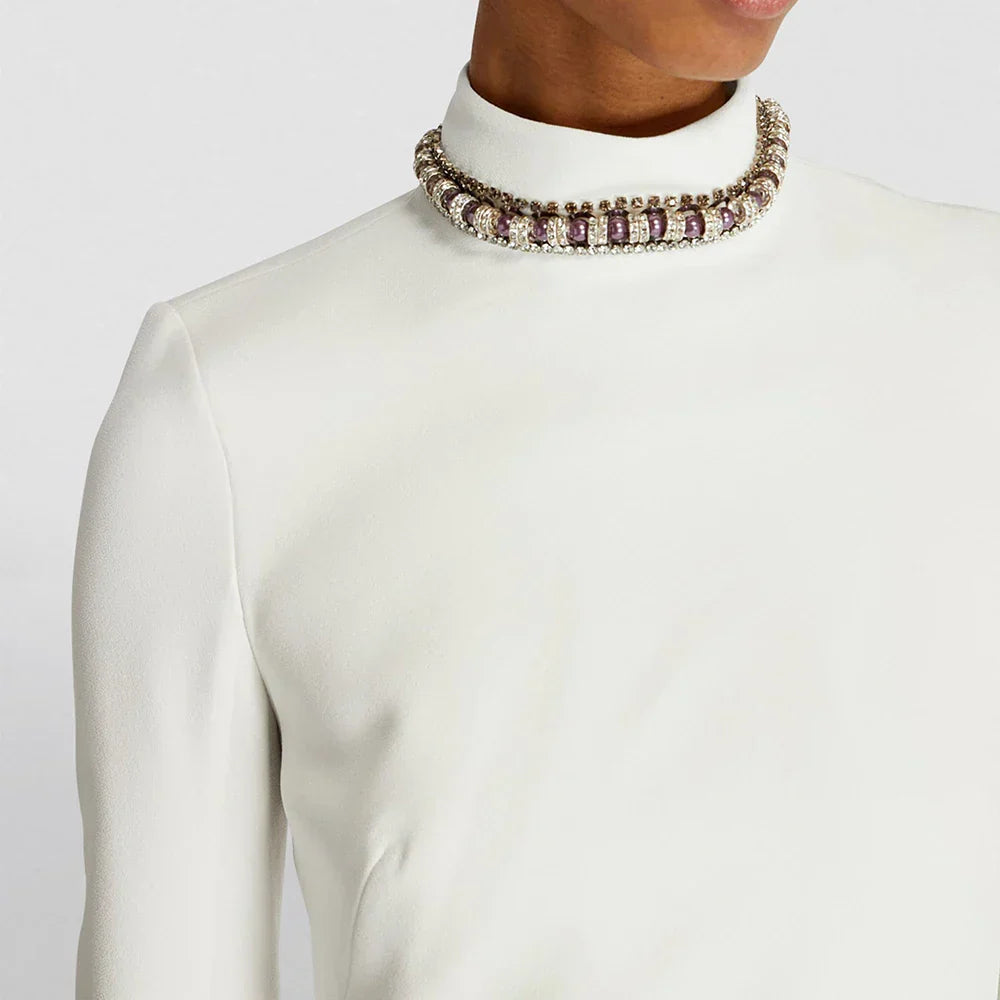 Vestido Bordado á Mão – Gola Alta, Manga Longa