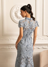 Vestido Renda Bordada – Elegância Sofisticada