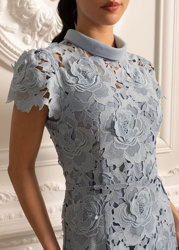 Vestido Renda Bordada  – Elegância Sofisticada