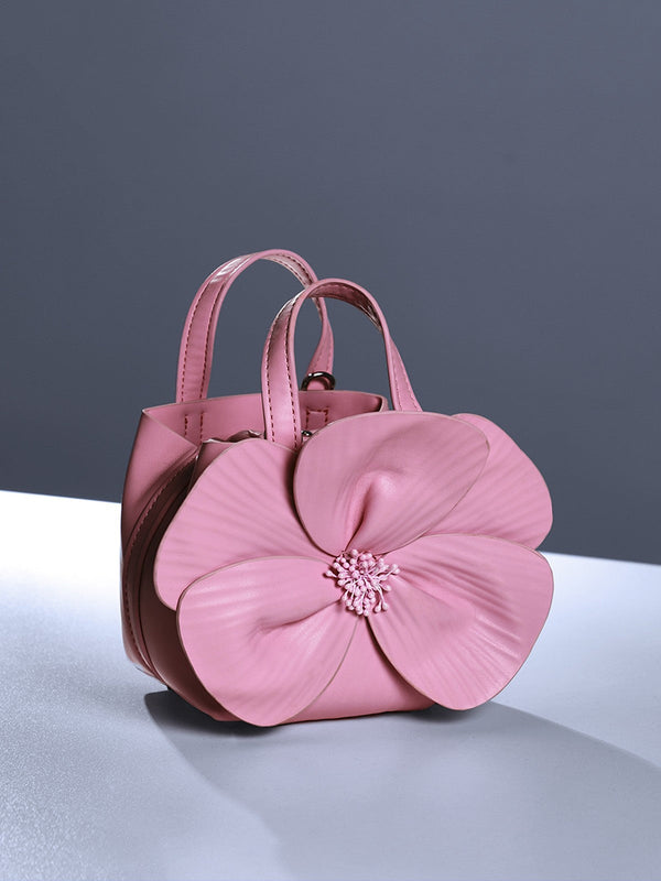 Bolsa Acsah em Couro Rosa com Flor – Arte e Sofisticação em Uma Peça Exclusiva