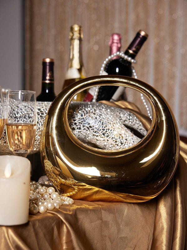 Bolsa Asher Acrílica em Dourado – Modernidade e Luxo Atemporal