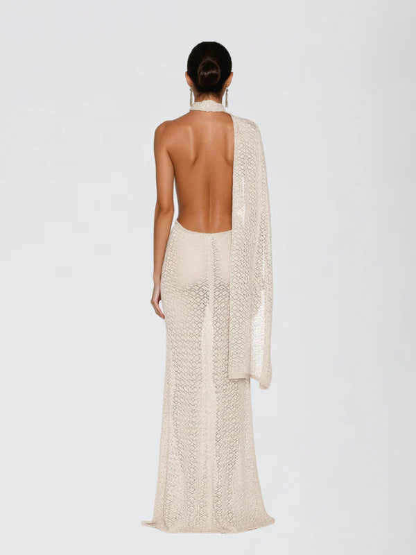 Vestido Longo Calore com Recortes e Echarpe nas Costas