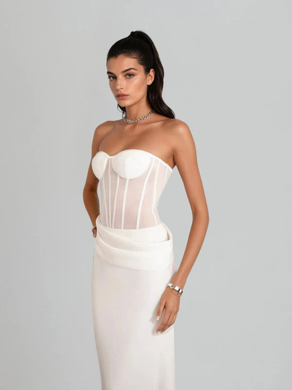 Conjunto Dendrion com Corset Tomara que Caia e Saia em Tule