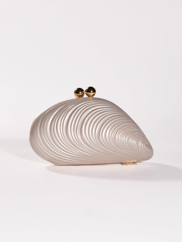 Clutch Mahin Seashell em Acrílico – Design Moderno com Toque Marítimo Sofisticado