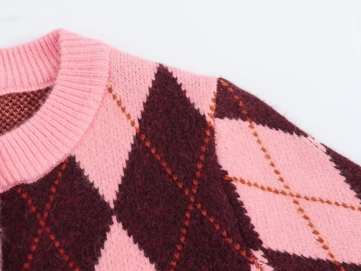 Cardigan Feminino em Tricô Jacquard – Estampa Argyle, Gola Redonda e Botões Frontais