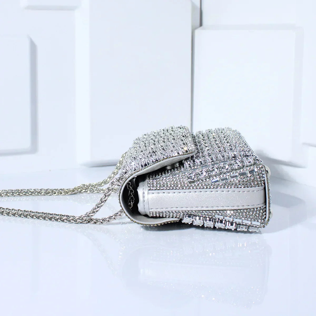 Bolsa Glamour Prateada com Brilho de Strass