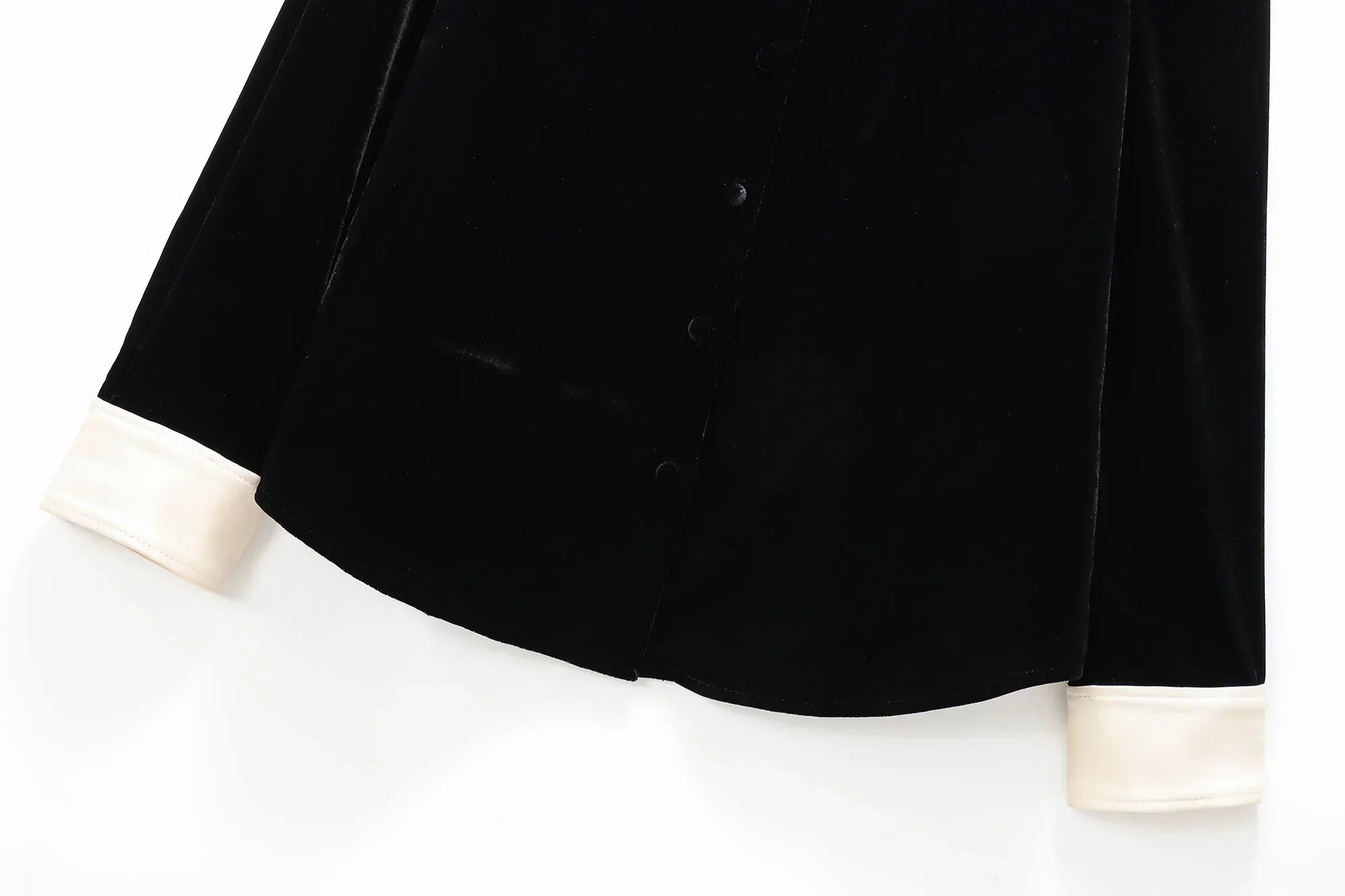 Conjunto em Veludo com Camisa de Manga Longa e Calça – Design Elegante com Detalhes Laterais