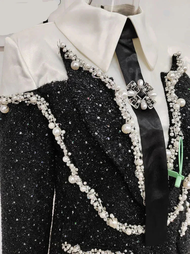 Vestido A-Line com Paetês e Bordado – Manga Longa, Gola Lapela e Design Bicolor