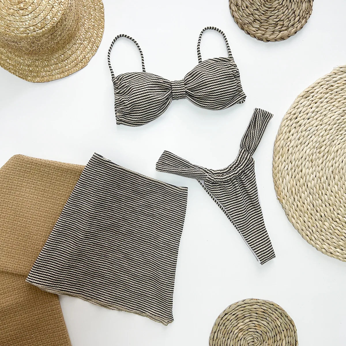 Biquíni de Três Peças com Saia - Estilo e Versatilidade