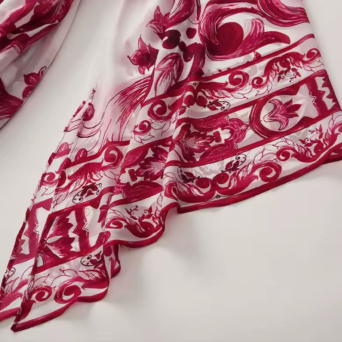 Vestido Longo Floral Estilo Porcelana – Elegância Atemporal