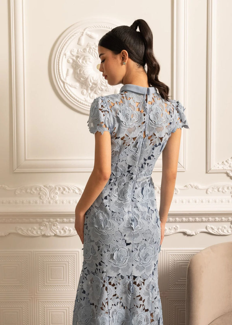 Vestido Renda Bordada  – Elegância Sofisticada